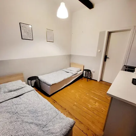 Hostel Tanie Spanie Wilda - Zameldowanie Bezobslugowe - *