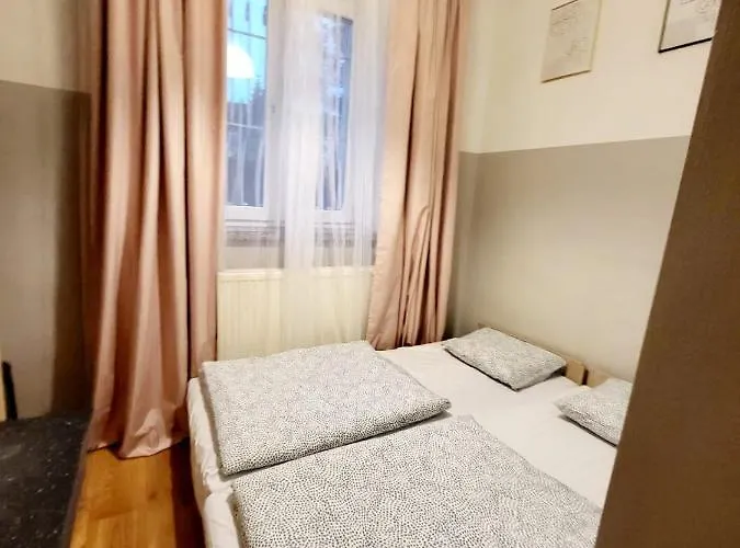 Hostel Tanie Spanie Wilda - Zameldowanie Bezobslugowe - *