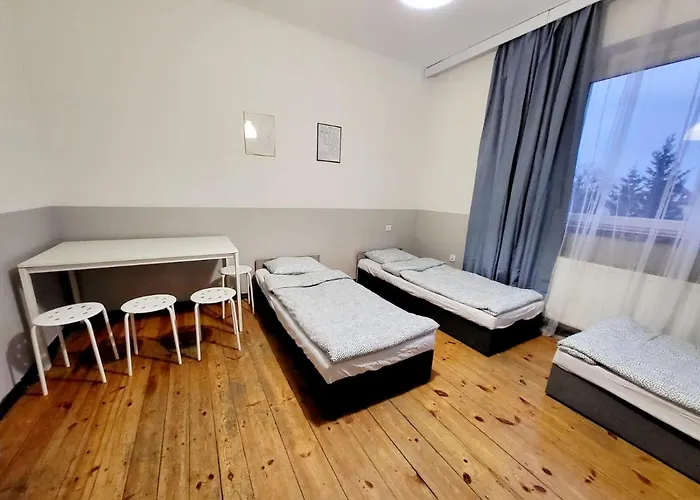 Hostel Tanie Spanie Wilda - Zameldowanie Bezobslugowe - *
