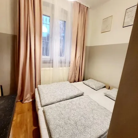 Ostello Tanie Spanie Wilda - Zameldowanie Bezobslugowe - *