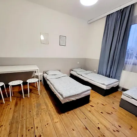 Hostel Tanie Spanie Wilda - Zameldowanie Bezobsługowe - *