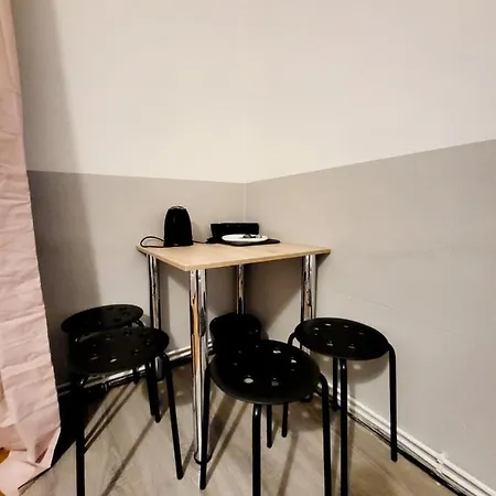 Tanie Spanie Wilda - Zameldowanie Bezobslugowe - *